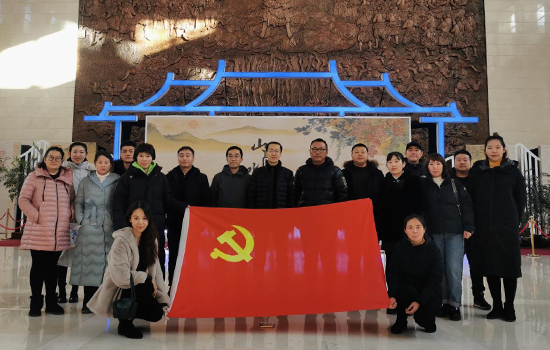 尊龙凯时车辆服务公司党总支组织党员观看 主题文物展